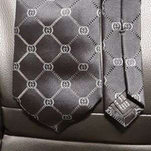 One Gucci tie
